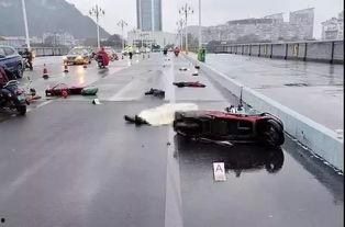 男子骑车吃瓜被车撞身亡,男子骑车吃瓜不幸遇车祸身亡  第2张