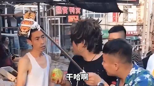 网红女吃瓜搞笑视频,笑料百出，瓜田笑果连连  第3张