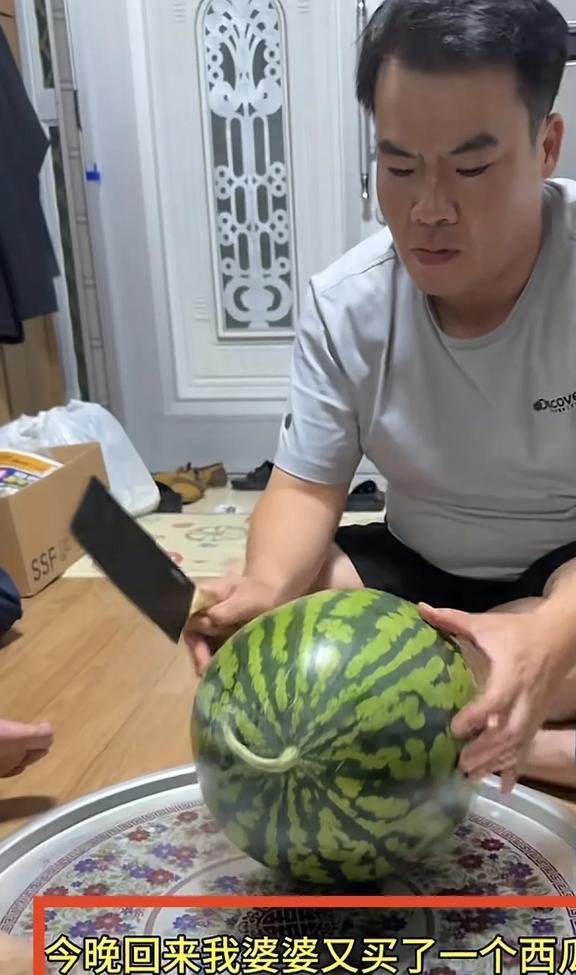 吃瓜现场氛围,感受全民狂欢氛围  第2张