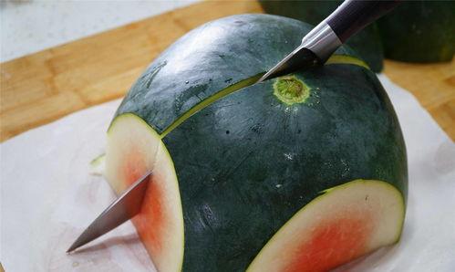 最脏的人吃瓜,最脏之人竟成瓜界焦点，揭秘背后惊人真相  第3张