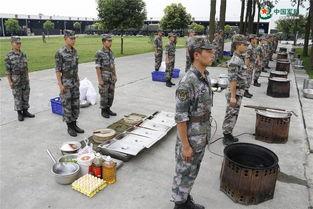 基层炊事兵吃瓜