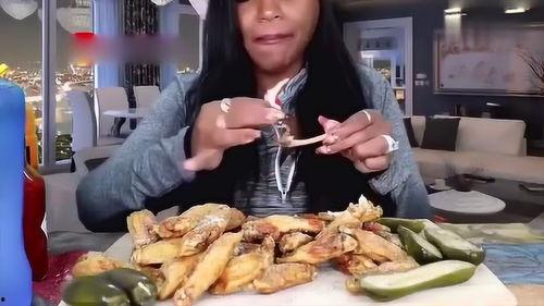 吃蟹阿姨吃酱脆瓜,阿姨的味蕾盛宴  第2张