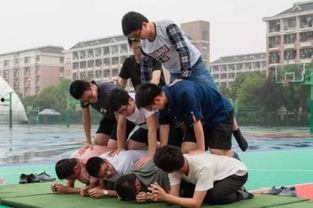 校园操场吃瓜事件,一场意外的校园热议事件  第2张