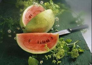 吃瓜多了排尿,吃瓜过多引发排尿现象的揭秘与应对策略  第2张