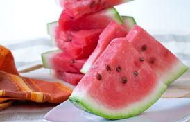 吃瓜多了排尿,吃瓜过多引发排尿现象的揭秘与应对策略  第3张