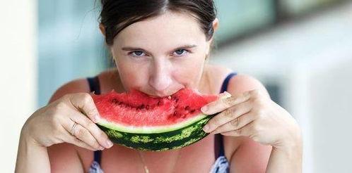 经期能否吃瓜,吃瓜还是忌口？揭秘经期饮食之谜  第1张