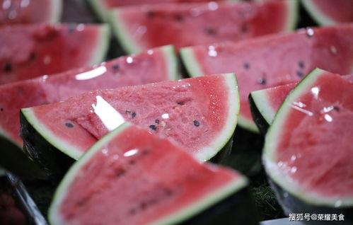 小暑吃瓜的寓意,瓜果飘香，寓意丰收与清凉  第3张