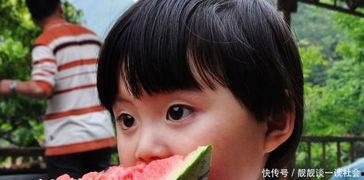 吃瓜阿姨带头巾,揭秘街头时尚新潮流