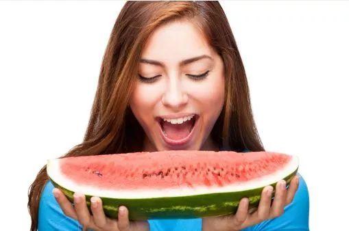 吃瓜热门人物,揭秘吃瓜热门人物背后的故事  第2张