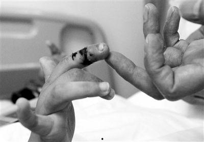 吃瓜男孩手指镜头,揭秘吃瓜男孩的独特镜头艺术  第3张