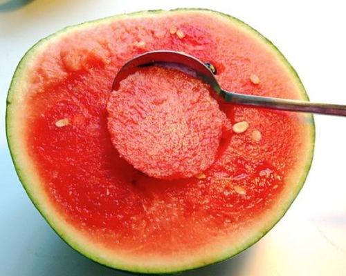 桃花酒吧吃瓜,吃瓜群众的热闹聚集地