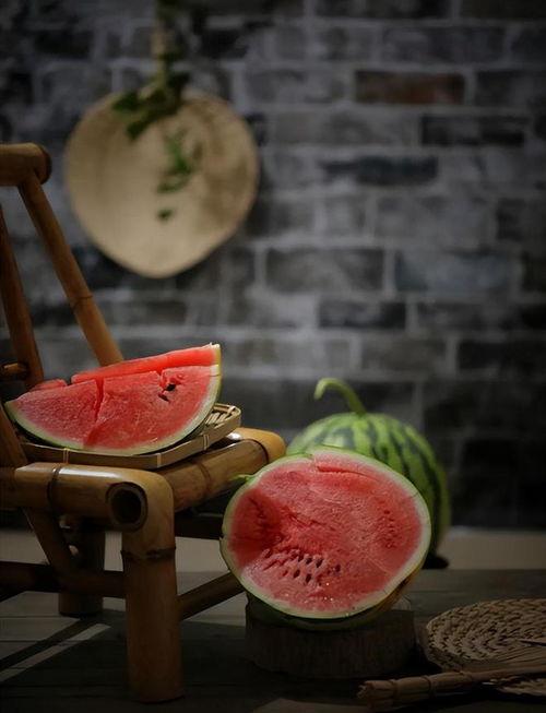 夏天吃瓜的诗句,夏日瓜香诗意浓  第3张